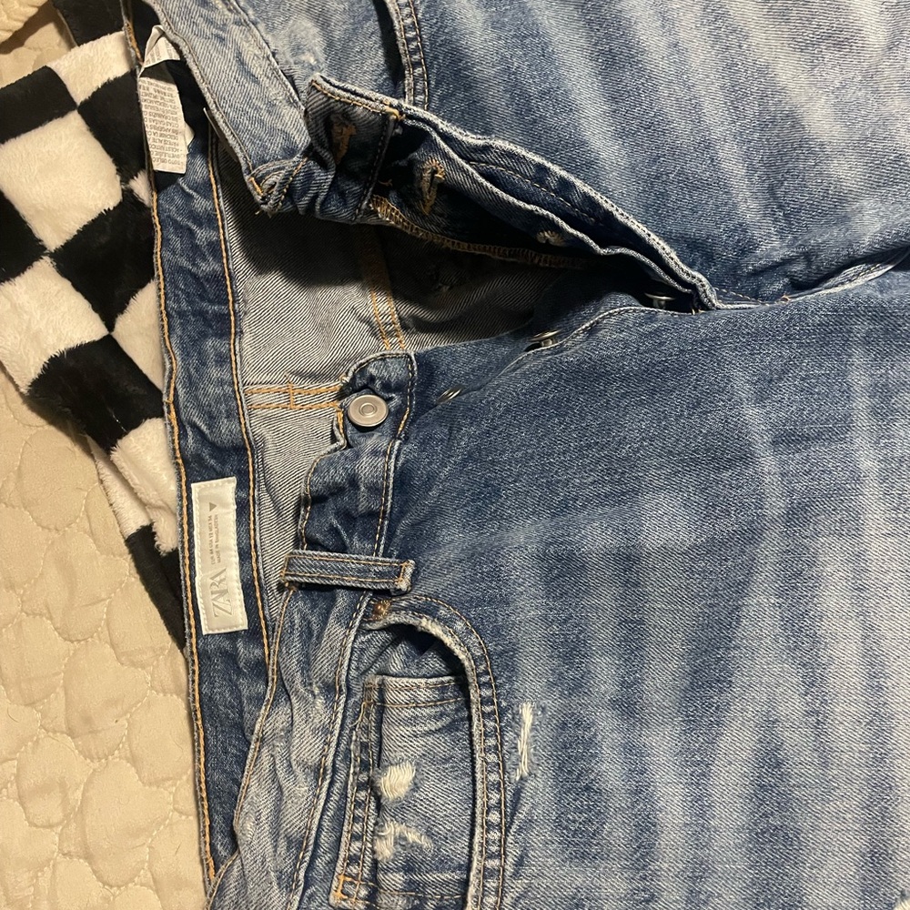 Zara Mid Wash Blue Denim Jeans with Contrast Stitching - Picture 4 of 4